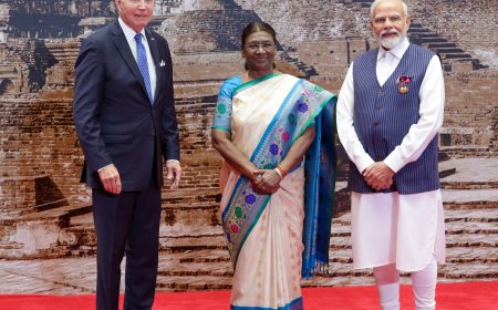 President, Smt. Droupadi Murmu and PM welcoming the World leaders for gala dinner at Bharat Mandapam, in Pragati Maidan, New Delhi