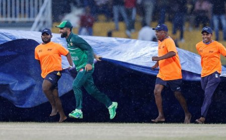 Watch: Fakhar Zaman wins hearts after rain interrupts India vs Pakistan match