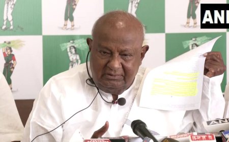 Cauvery Issue: HD Deve Gowda gets emotional, says 'I'm alive not for politics or power'| WATCH