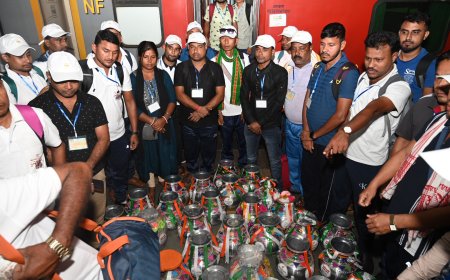 Meri Maati Mera Desh 2023 Amrit Kalash Yatra Delegation from Tripura arrives at Anand Vihar Railway station, in New Delhi