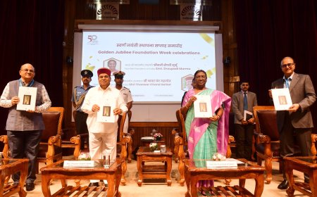 Performs pooja and darshan at Raghubir Mandir