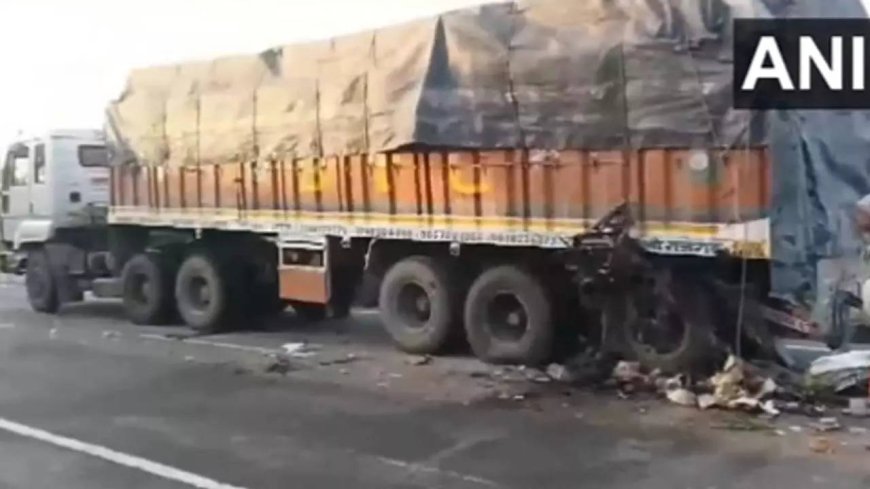 3 killed as bus crashes into truck on Jaipur-Agra highway