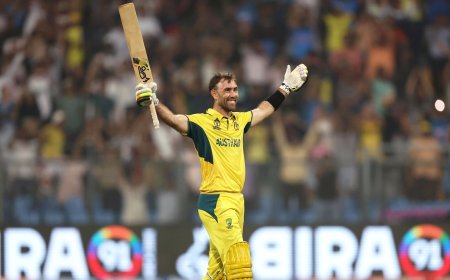 ICC World Cup: Virat Kohli, Sachin Tendulkar's reaction to Glenn Maxwell's terrific double century breaks internet