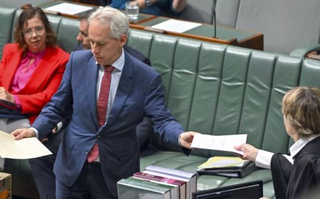 Australia clamps down on migrants with criminal convictions