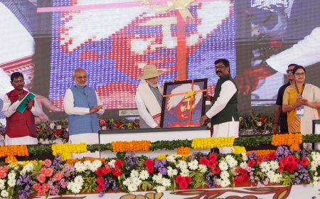 PM participates in the programme marking the celebrations of Janjatiya Gaurav Diwas at Khunti