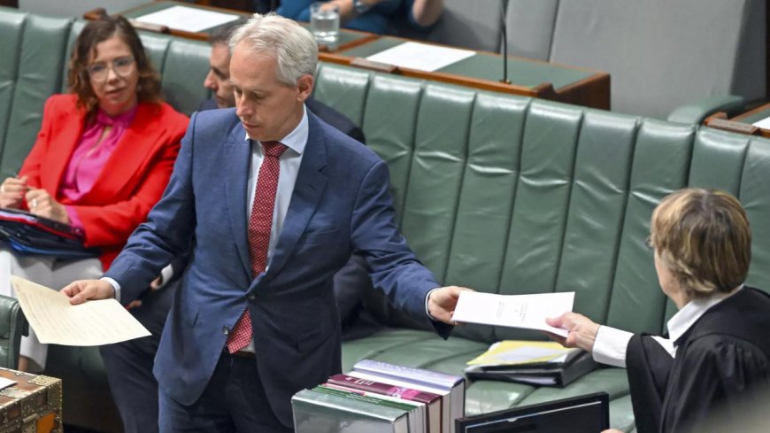 Australia clamps down on migrants with criminal convictions