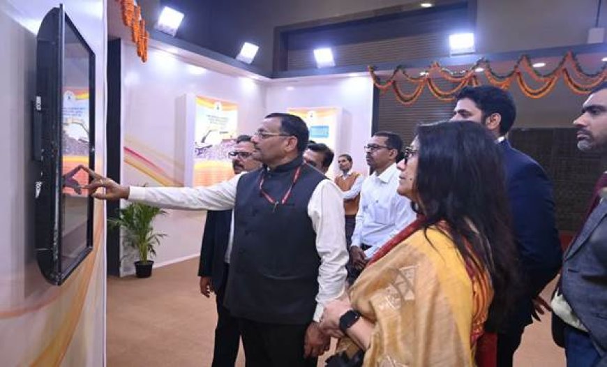 Coal Secretary Amrit Lal Meena visits Coal India Ltd pavilion at IITF 2023