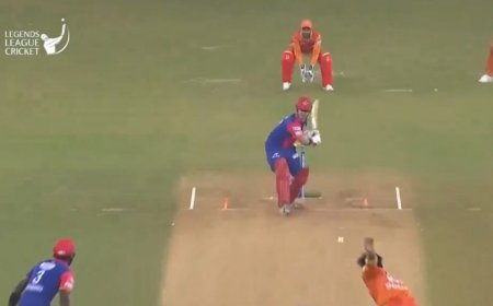 What charges did Sreesanth and Gautam Gambhir levy on each other as banter goes viral on social media