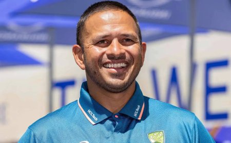 Khawaja opts against wearing shoes with Gaza messages