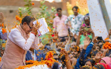 'Not leaving MP': Emotional Shivraj to teary-eyed 'ladli behnas'