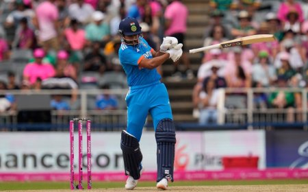 IND Vs SA 1st ODI: Shreyas Iyer's bat flies off his hand during match, images go viral