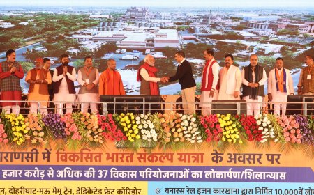 PM at the laying foundation stone of multiple development projects in Varanasi