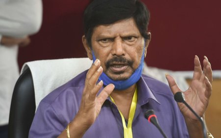 'Hum bhi nahi hai kam kyunki...' Ramdas Athawale's poetic reply to INDIA's 'Hain Tayaar Hum' rally | Watch