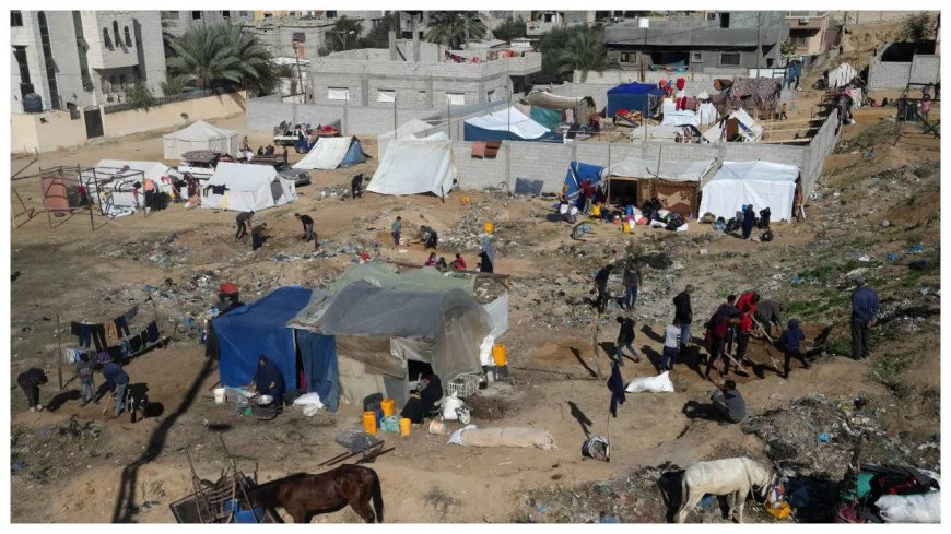 On foot and by donkey cart, thousands flee Israeli assault in central Gaza