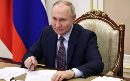 Putin offers faster citizenship to foreigners who fight for Russia