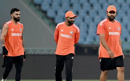 Gavaskar makes bold comment on Virat and Rohit's fielding capabilities