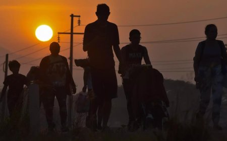 Migrant caravan regroups in Mexico after government promise of papers falls through