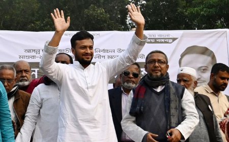 Cricketer Shakib Al Hasan slaps fan before voting in Bangladesh elections; video breaks internet