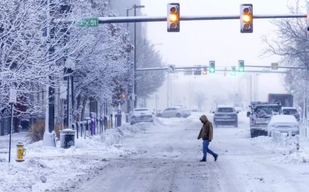 Massive winter storm brings heavy snow, tornadoes in US, knocks out power