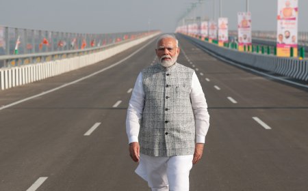 PM inspecting the Atal Bihari Vajpayee Sewri-Nhava Sheva Atal Setu at Navi Mumbai