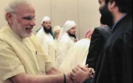 PM interacts with Dr Maulana Kalbe Rushaid Rizvi and other eminent religious leaders