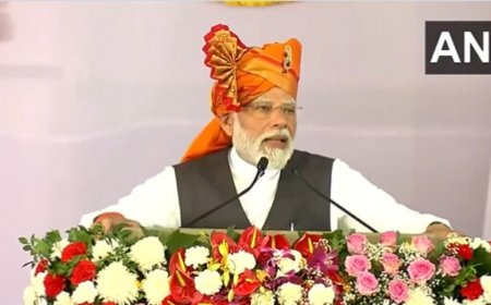 PM Modi gets emotional discussing PMAY-Urban houses completion in Maharashtra| WATCH