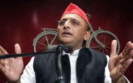 ‘Want Nitish Kumar to stay’: Akhilesh Yadav blames Congress for Bihar political turmoil