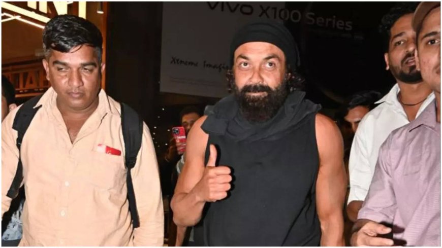 Bobby gets mobbed by fans at Mumbai airport