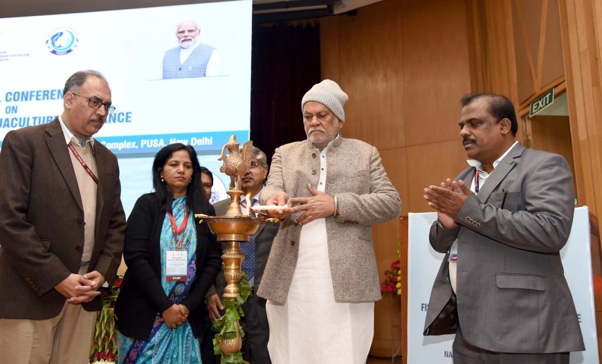 Union Minister Parshottam Rupala lighting the lamp during the National Conference on Fisheries and Aquaculture Insurance