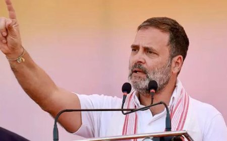 Rahul Gandhi speaks with farmer injured in protest