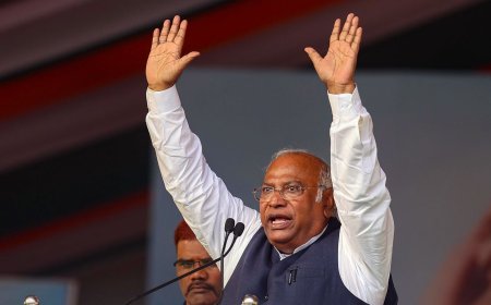 Income Tax Appellate Tribunal unfreezes Congress' bank accounts, Kharge says 'power drunk Modi Govt…' | 10 points