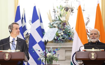 PM and the Prime Minister of Hellenic Republic (Greece), Mr. Kyriakos Mitsotakis at the Joint Media Statement in Hyderabad house