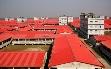 Fire in island camp injures eight Rohingya refugees