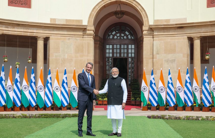PM and the Prime Minister of Hellenic Republic (Greece), Mr. Kyriakos Mitsotakis arrive at Hyderabad house