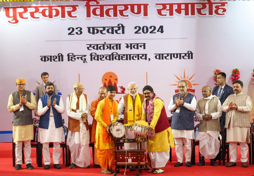 PM participates in prize distribution ceremony of Sansad Sanskrit Pratiyogita at Swatantra Sabhagar, BHU