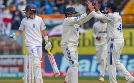 Rohit Sharma's 'hero nahi banne ka' jibe saved Sarfaraz Khan from life-threatening injuries | Video