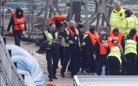 UK mulls plan to pay migrants to move to Rwanda voluntarily