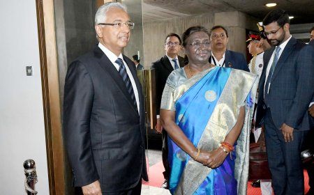 President of India, Smt. Droupadi Murmu with the PM of Mauritius, Pravind Kumar Jugnauth, in Mauritius