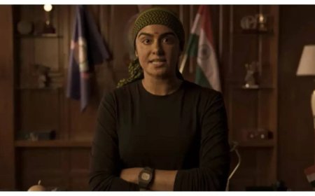 Bastar: The Naxal Story crashes on Monday