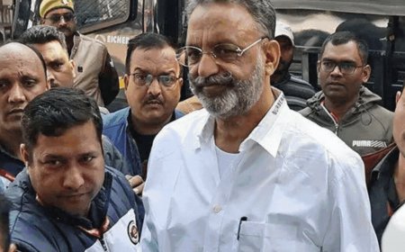 Mortal remains of neta-don Mukhtar Ansari buried