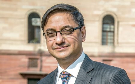 PM Modi's Economic Advisor to Rahul Gandhi; 'Mir Jafar' abuses gains momentum in Indian Politics; Who is he?