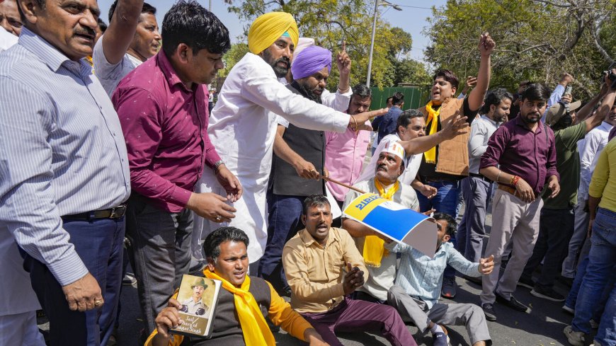 'Tyranny won't last': INDIA bloc, AAP workers protest against Arvind Kejriwal's arrest in Delhi today. 10 points