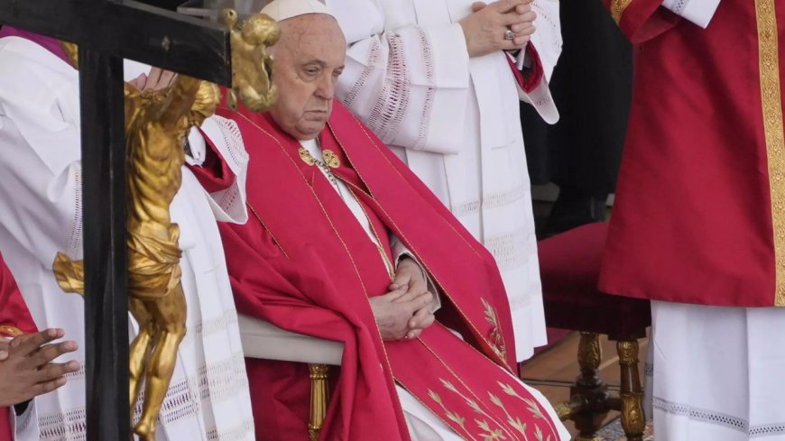 Pope skips Palm Sunday homily but continues service
