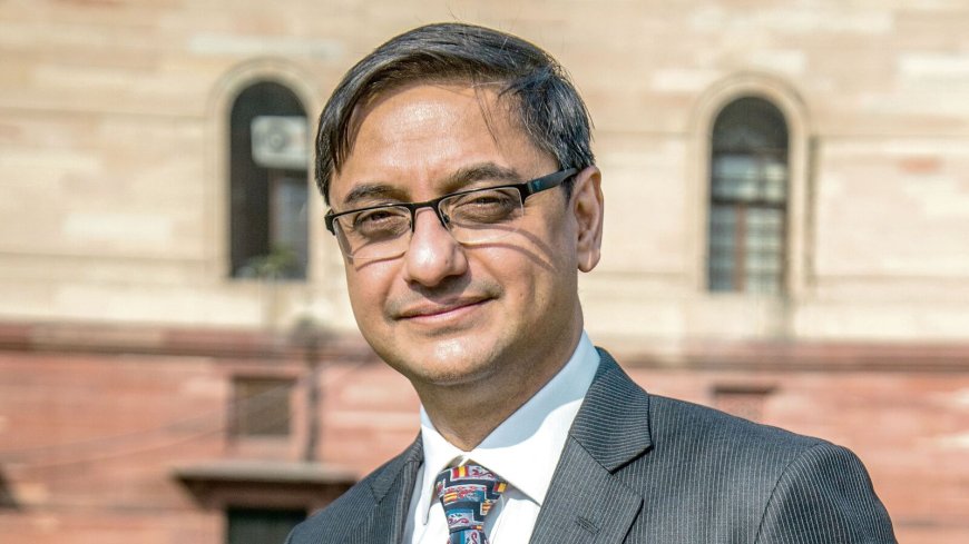 PM Modi's Economic Advisor to Rahul Gandhi; 'Mir Jafar' abuses gains momentum in Indian Politics; Who is he?