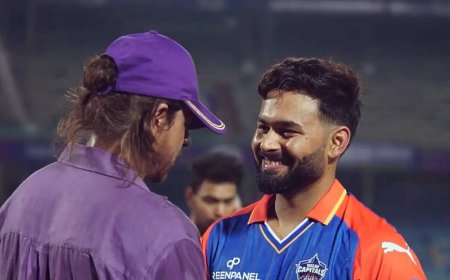 Watch: SRK stands up to applaud Pant's no-look shot