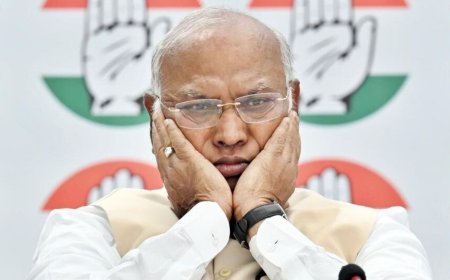 'Hope Kharge saab doesn't...': Congress MLA seeks approval to chant 'Bharat Mata ki Jai' during Karnataka rally | Watch