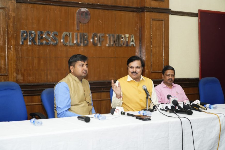 Khushhali Foundation organises Virat Kavi Sammelan in Delhi University