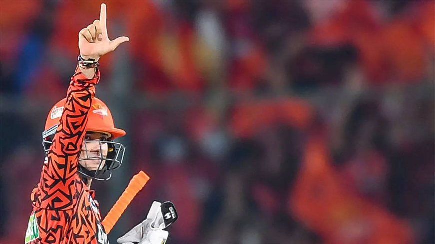 Watch: SRH opener Abhishek puts parents on wrong flight