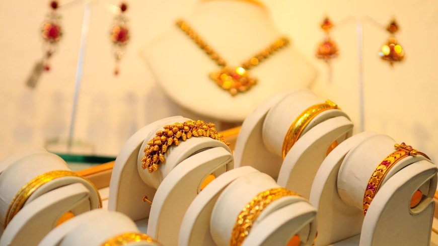 Gold pulls back from record highs, drops by  ₹2,256 over 3 sessions on profit booking
