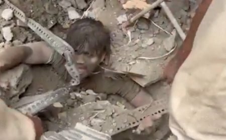 दिल्ली में 2 मंजिला इमारत गिरने से 3 की मौत:14 लोग घायल, रेस्क्यू जारी; 8 घंटे तक मलबे में दबा युवक जिंदा निकला